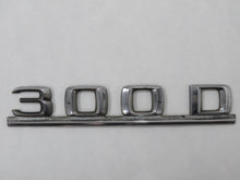 Laden Sie das Bild in den Galerie-Viewer, Mercedes Benz W124 300D Modellzeichen Schriftzug Emblem Heckdeckel