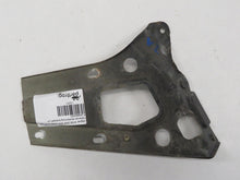 Laden Sie das Bild in den Galerie-Viewer, Jaguar X100 XKR XK8 Halter Kotflügel Valance reinforcing bracket LH FJA4423AC