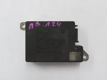 Laden Sie das Bild in den Galerie-Viewer, Mercedes Benz W124 Crash Sensor Steuergerät Gurtstraffer 0038200610 Bosch 0285001050