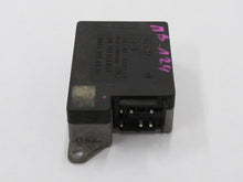 Laden Sie das Bild in den Galerie-Viewer, Mercedes Benz W124 Crash Sensor Steuergerät Gurtstraffer 0038200610 Bosch 0285001050