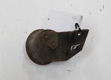 Laden Sie das Bild in den Galerie-Viewer, BMW Neue Klasse 1500 1600 1800 2000 Motorlager Motorhalter Gummi links 11811104591