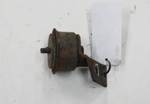 Laden Sie das Bild in den Galerie-Viewer, BMW Neue Klasse 1500 1600 1800 2000 Motorlager Motorhalter Gummi links 11811104591