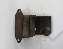 Laden Sie das Bild in den Galerie-Viewer, BMW Neue Klasse 1500 1600 1800 2000 Motorlager Motorhalter Gummi rechts 11811103615