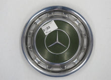 Laden Sie das Bild in den Galerie-Viewer, Mercedes Benz W123 S123 Radkappe Aluminium original Grün 14 Zoll