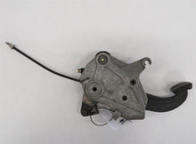 Laden Sie das Bild in den Galerie-Viewer, Mercedes Benz W124 Handbremsbetätigung Feststellbremse Pedal 1244270701