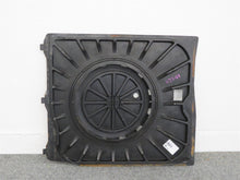 Laden Sie das Bild in den Galerie-Viewer, Mercedes Benz W124 Abdeckung Reserverad 1246933133