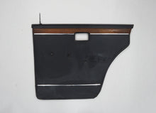 Laden Sie das Bild in den Galerie-Viewer, BMW Neue Klasse 1600 1800 2000 Türverkleidung Türpappe hinten rechts blau Holz