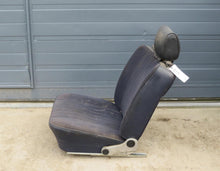 Laden Sie das Bild in den Galerie-Viewer, BMW Neue Klasse 1500 1600 1800 2000 TiLux Beifahrersitz Sitz vorn rechts blau