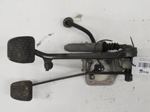 Laden Sie das Bild in den Galerie-Viewer, Mercedes Benz W124 S124 C124 Bremspedal Kupplungspedal Pedalerie