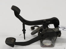 Laden Sie das Bild in den Galerie-Viewer, Mercedes Benz W124 S124 C124 Bremspedal Kupplungspedal Pedalerie