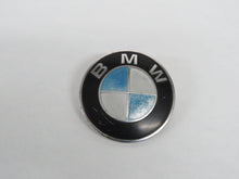 Laden Sie das Bild in den Galerie-Viewer, BMW Emblem Plakette 00095808114