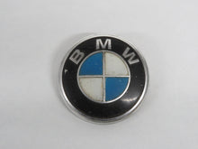 Laden Sie das Bild in den Galerie-Viewer, BMW Emblem Plakette  00009580810