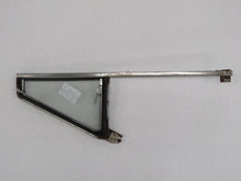 Laden Sie das Bild in den Galerie-Viewer, Rover P5 Mark II 3.0 Glas Fenster Ausstellfenster Dreiecksfenster Tür vorn links