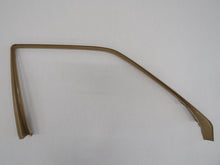 Laden Sie das Bild in den Galerie-Viewer, Mercedes Benz W124 S124 Verkleidung Fensterrahmen innen Tür vorn rechts beige 1247250271