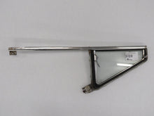 Laden Sie das Bild in den Galerie-Viewer, Rover P5 Mark II 3.0 Glas Fenster Ausstellfenster Dreiecksfenster Tür vorn rechts