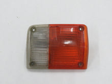 Laden Sie das Bild in den Galerie-Viewer, Toyota Land Cruiser HJ60 Blinker vorn rechts