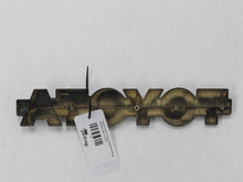 Laden Sie das Bild in den Galerie-Viewer, Toyota Land Cruiser HJ60 Schriftzug Emblem vorn im Grill