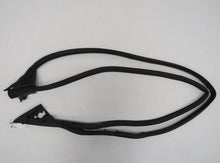 Laden Sie das Bild in den Galerie-Viewer, Jaguar X100 XKR XK8 Coupe Türdichtung Rechts HJA5362AC