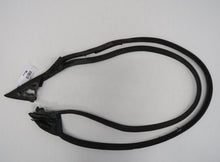 Laden Sie das Bild in den Galerie-Viewer, Jaguar X100 XKR XK8 Coupe Türdichtung Rechts HJA5362AC