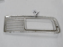 Laden Sie das Bild in den Galerie-Viewer, BMW 2000 Ti TiLux Neue Klasse Grill Scheinwerfergrill vorne links