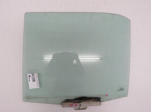 Laden Sie das Bild in den Galerie-Viewer, Mercedes Benz W124 Limousine Glas Scheibe Fenster Tür hinten links grün