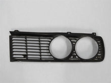 Laden Sie das Bild in den Galerie-Viewer, BMW E12 Ziergitter Kühlergrill links 1817569