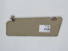 Laden Sie das Bild in den Galerie-Viewer, Mercedes Benz W124 Sonnenblende rechts beige