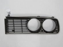 Laden Sie das Bild in den Galerie-Viewer, BMW E12 Ziergitter Kühlergrill Scheinwerfergrill Chrome Chromrahmen links 1848113