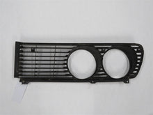 Laden Sie das Bild in den Galerie-Viewer, BMW E12 Ziergitter Kühlergrill Scheinwerfergrill Chrome Chromrahmen links 1848113