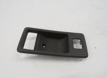 Laden Sie das Bild in den Galerie-Viewer, Mazda RX-7 FC (85-91) Abdeckung Griffschale Türöffner innen Tür vorn links