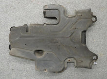 Laden Sie das Bild in den Galerie-Viewer, Mercedes Benz W124 250D 300D Unterfahrschutz Motor unten hinten unter Getriebe
