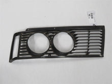 Laden Sie das Bild in den Galerie-Viewer, BMW E21 Frontgrill Kühlergrill Gitter rechts für Doppelscheinwerfer 1884990