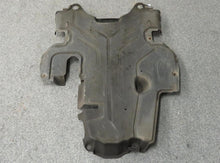 Laden Sie das Bild in den Galerie-Viewer, Mercedes Benz W124 250D 300D Unterfahrschutz Motor unten hinten unter Getriebe