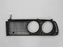 Laden Sie das Bild in den Galerie-Viewer, BMW E12 Ziergitter Kühlergrill Scheinwerfergrill Chrome Chromrahmen rechts 1848114