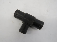 Laden Sie das Bild in den Galerie-Viewer, BMW E3 E9 2.5 2.8 3.0 T-Stück Fitting Kühlerschlauch Wasserschlauch