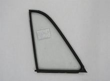 Laden Sie das Bild in den Galerie-Viewer, Simca 1301 1501 Glas Fenster Scheibe klein Dreiecksscheibe Tür hinten links
