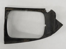 Laden Sie das Bild in den Galerie-Viewer, Toyota Celica T18 Blende Rahmen Scheinwerfer vorn links 53132-20260