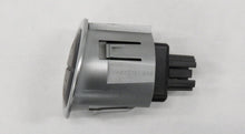 Laden Sie das Bild in den Galerie-Viewer, Range Rover III L322 Schalter Öffner Handschuhfach YUH500150XXX