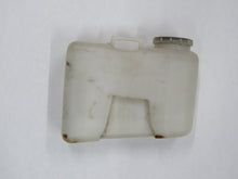 Laden Sie das Bild in den Galerie-Viewer, Mercedes Benz W124 Kombi Wischwasserbehälter Wasserbehälter hinten 1248600160