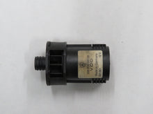 Laden Sie das Bild in den Galerie-Viewer, Mercedes Benz W124 Gebläse Temperaturfühler 12V VDO 0008309608