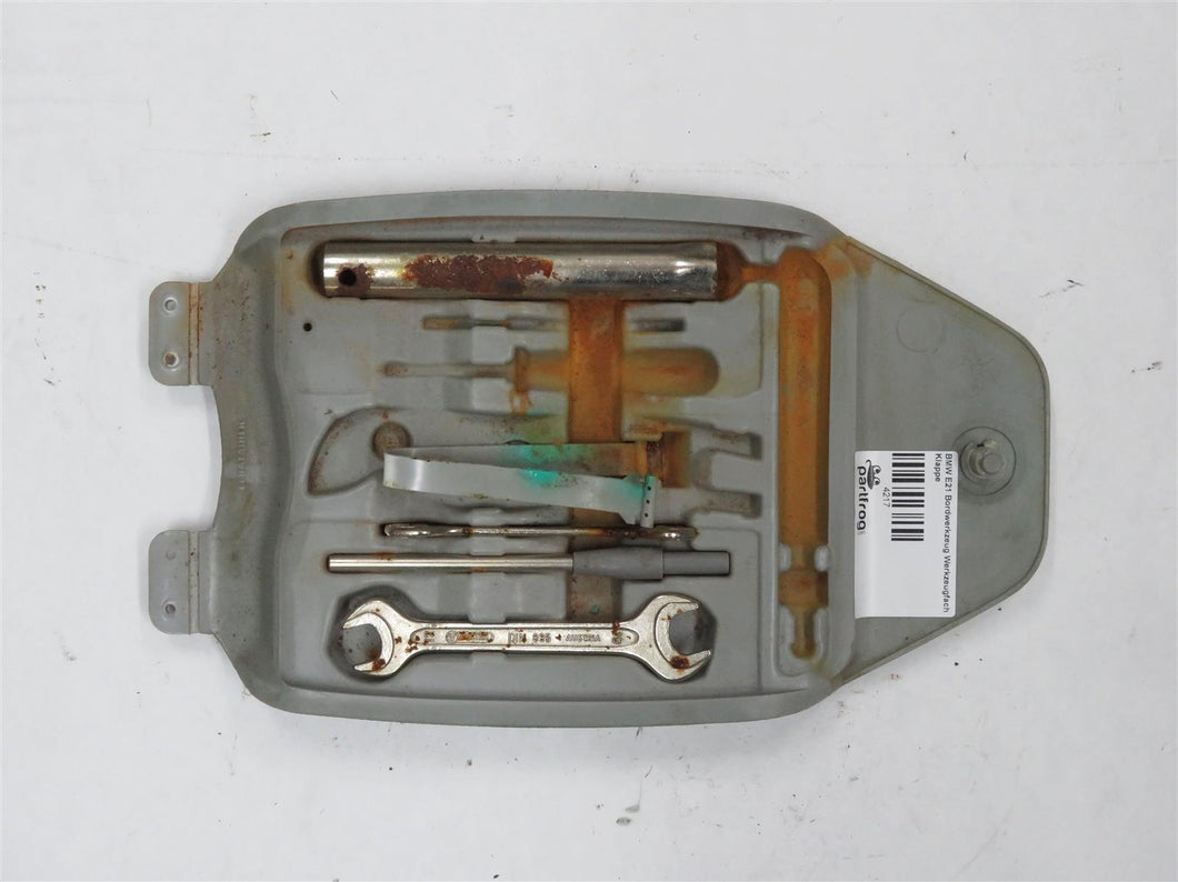 BMW E21 Bordwerkzeug Werkzeugfach Werkzeugkasten Heckklappe