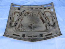 Laden Sie das Bild in den Galerie-Viewer, BMW E3 2800 Motorhaube
