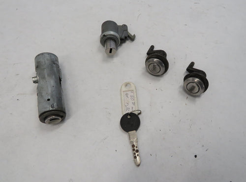 BMW E3 E9 Schlosssatz Zündschloss 2x Türschloss Handschuhfach mit Schlüssel