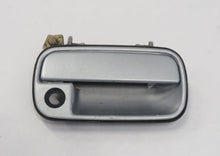 Laden Sie das Bild in den Galerie-Viewer, Mazda RX-7 FC (85-91) Türgriff Türöffner Klinke aussen Tür vorn rechts