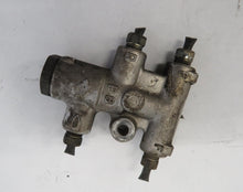 Laden Sie das Bild in den Galerie-Viewer, Mazda RX-7 FC (85-91) Verteiler Bremsleitung Bremskraftregler vorn