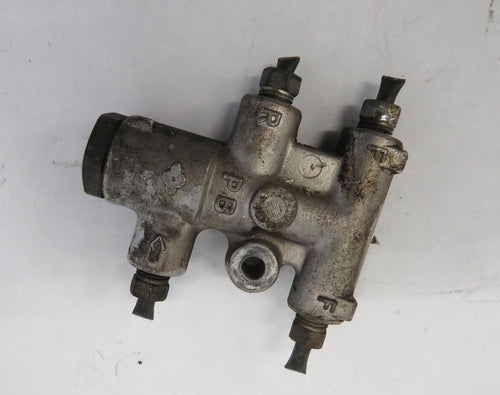 Mazda RX-7 FC (85-91) Verteiler Bremsleitung Bremskraftregler vorn