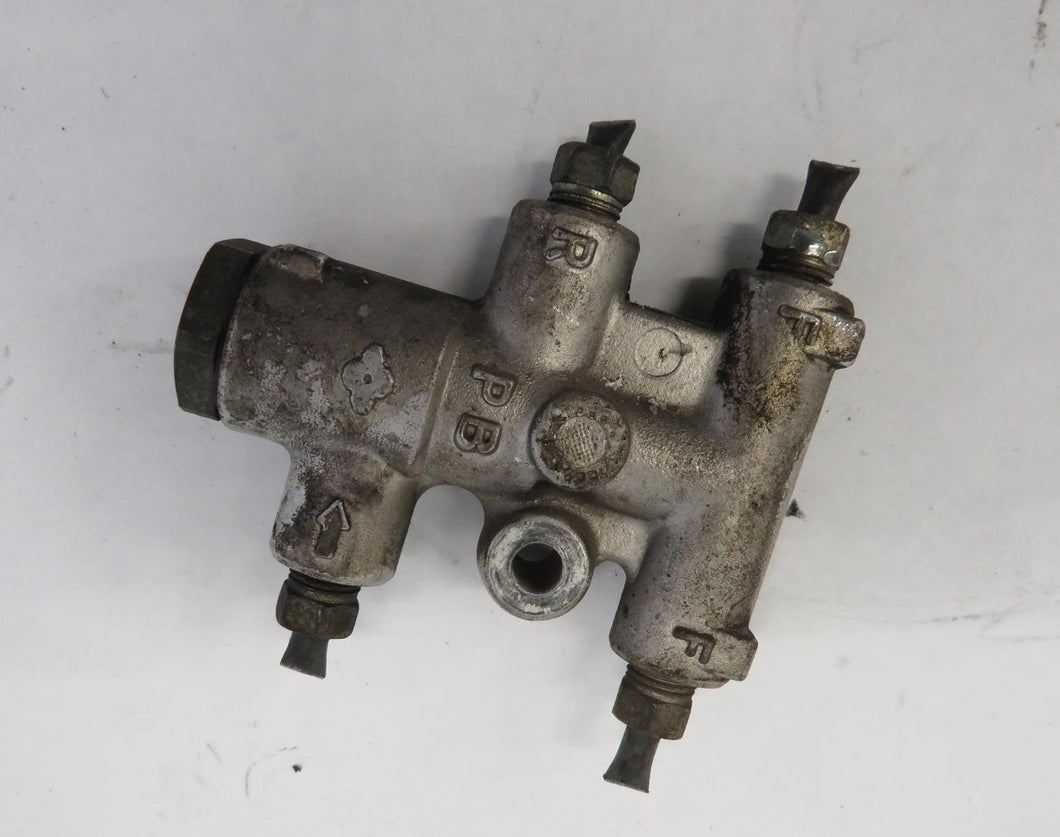 Mazda RX-7 FC (85-91) Verteiler Bremsleitung Bremskraftregler vorn