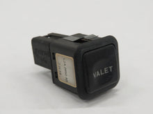 Laden Sie das Bild in den Galerie-Viewer, Jaguar X100 XK8 XKR Schalter Security VALET Switch LJA2650AB