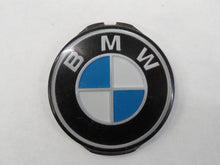 Laden Sie das Bild in den Galerie-Viewer, BMW E28 Emblem im Lenkrad
