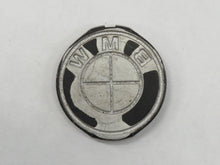 Laden Sie das Bild in den Galerie-Viewer, BMW E28 Emblem im Lenkrad